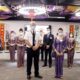 Singapore Airlines crew and pilot