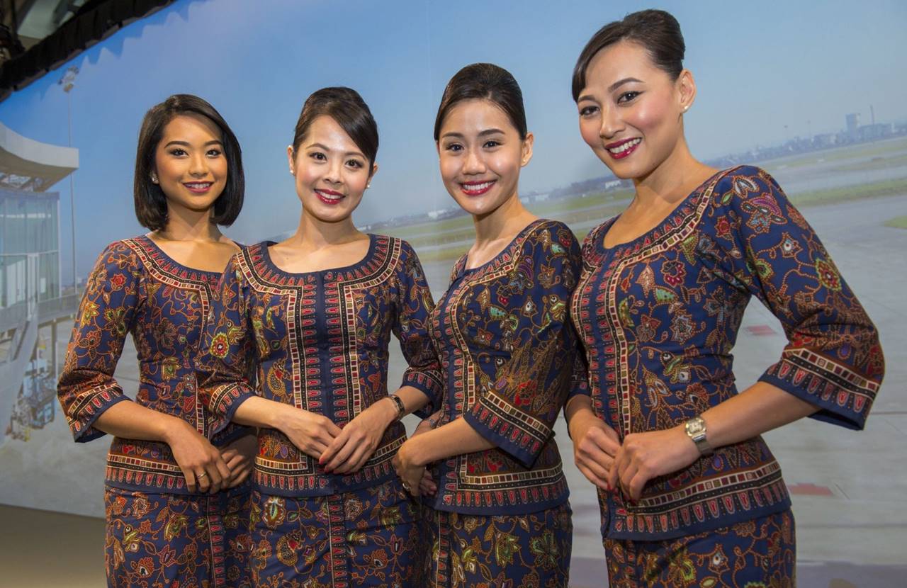 Singapore Airlines female flight attendants