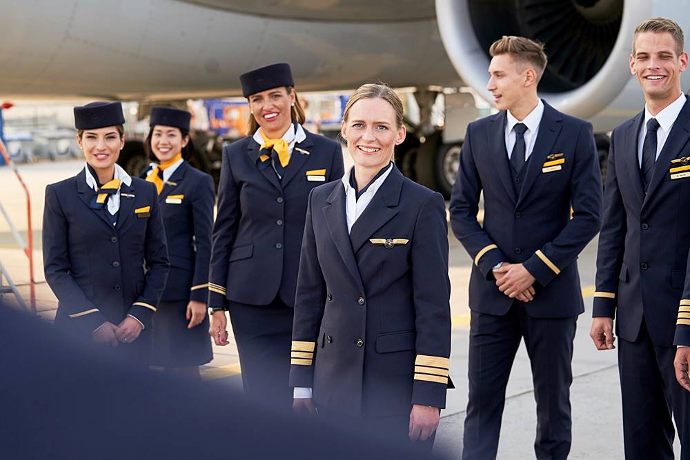 Lufthansa Crew with pilots