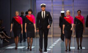 qantas male pilot with female crew