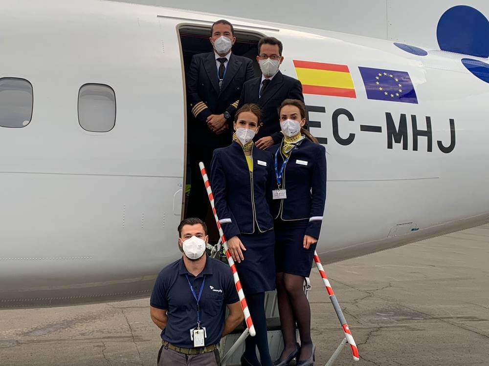 canaryfly female cabin crew with pilots