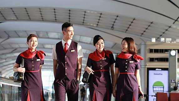 hong kong airlines crew in airport