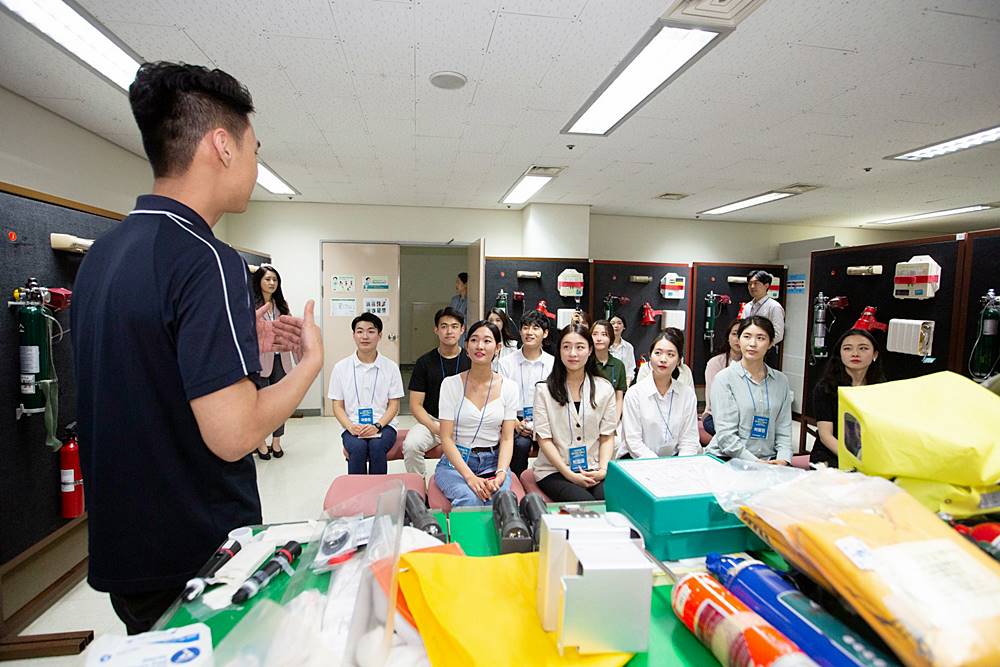 korean air flight attendant training