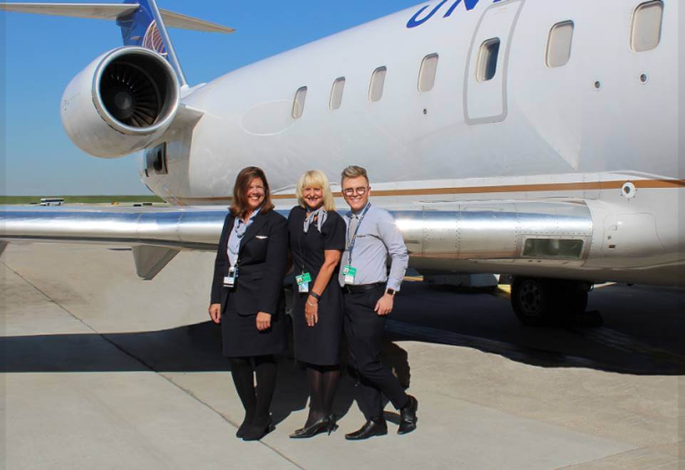 air wisconsin male and female crew