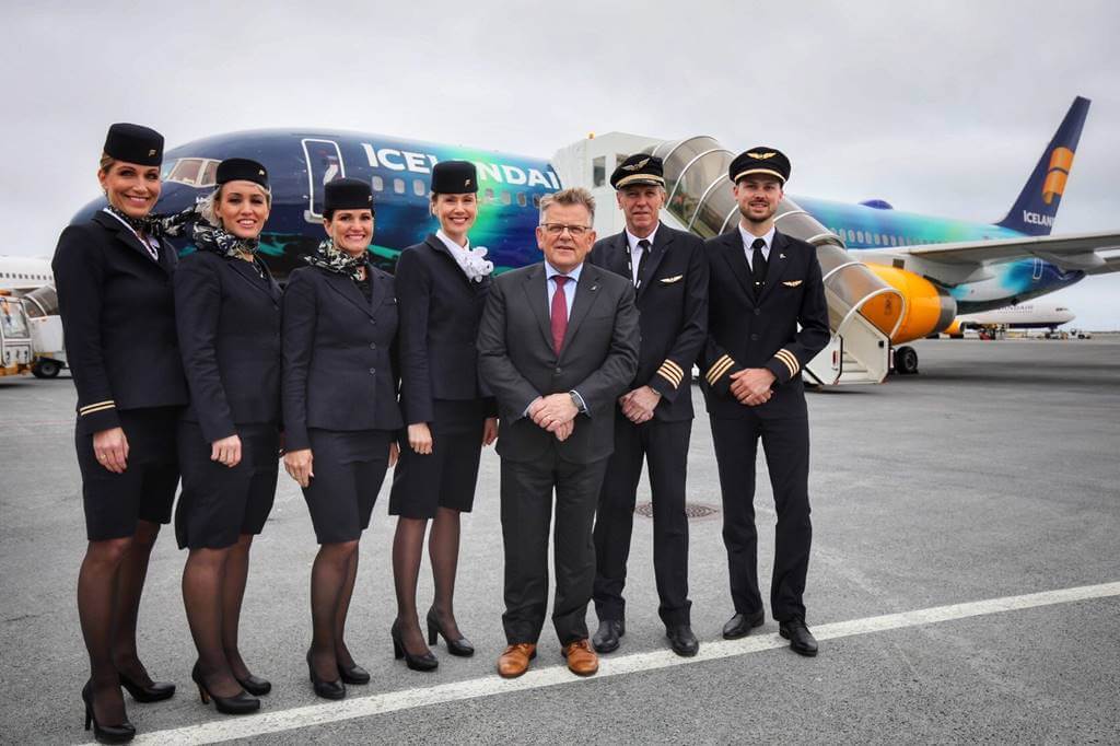 icelandair pilot with flight attendants