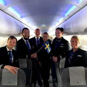 sas scandinavian flight attendant male and female
