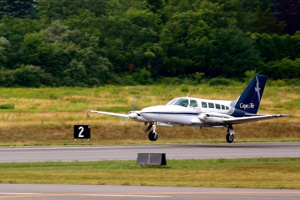 cape air plane landing