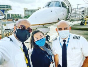 commutair pilots with female cabin crew