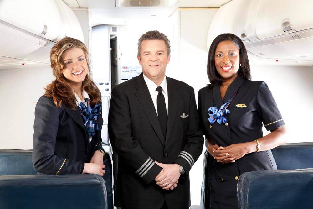 sun country pilot with female cabin crews