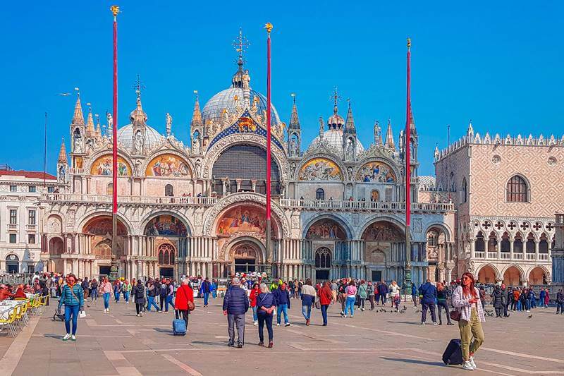 Venice flight attendant Layover