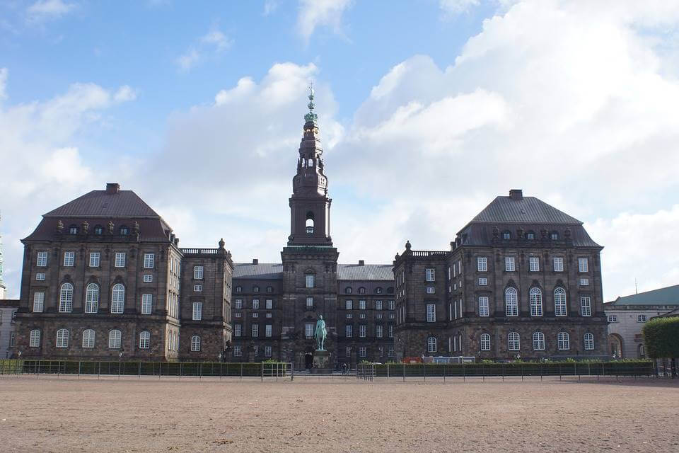 Christiansborg Palace layover