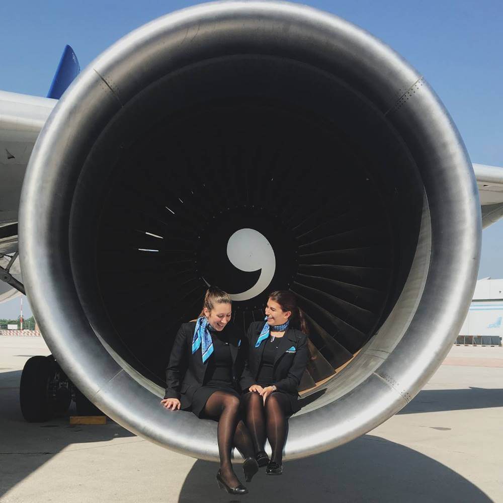 air transat flight attendants engine
