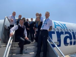 air transat male and female cabin crew