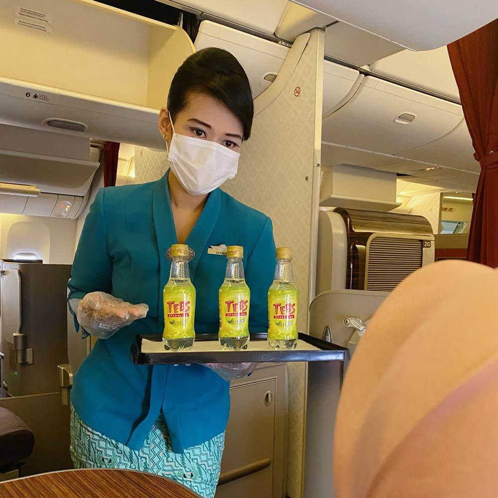 garuda indonesia flight attendant serving