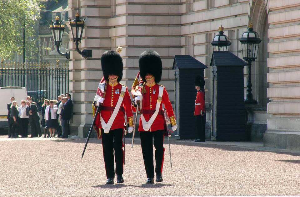 london changing of guards layover
