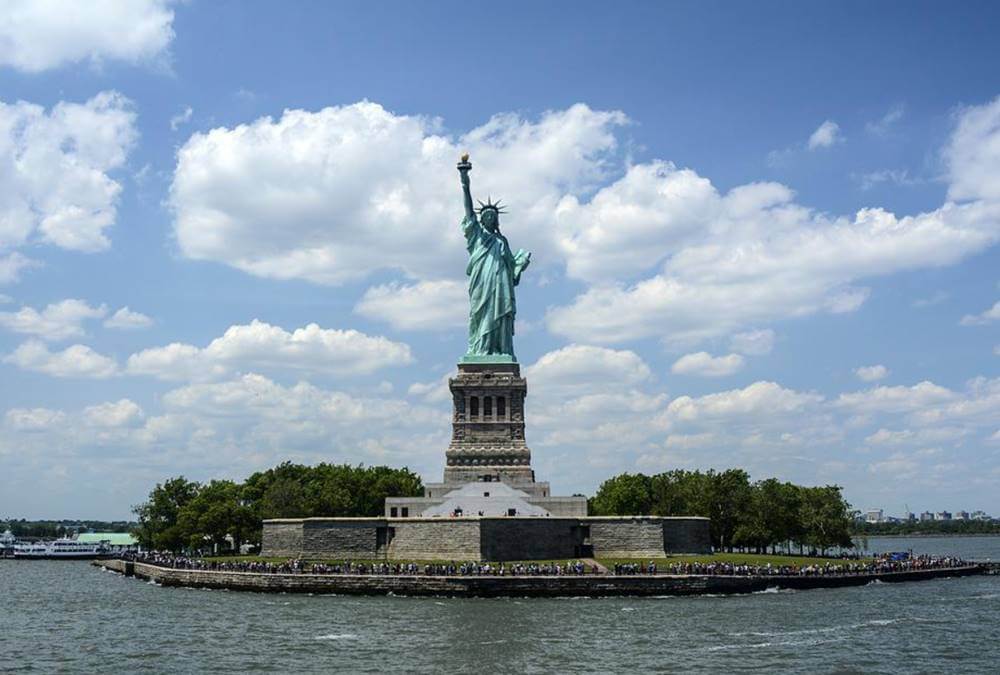 statue of liberty new york layover