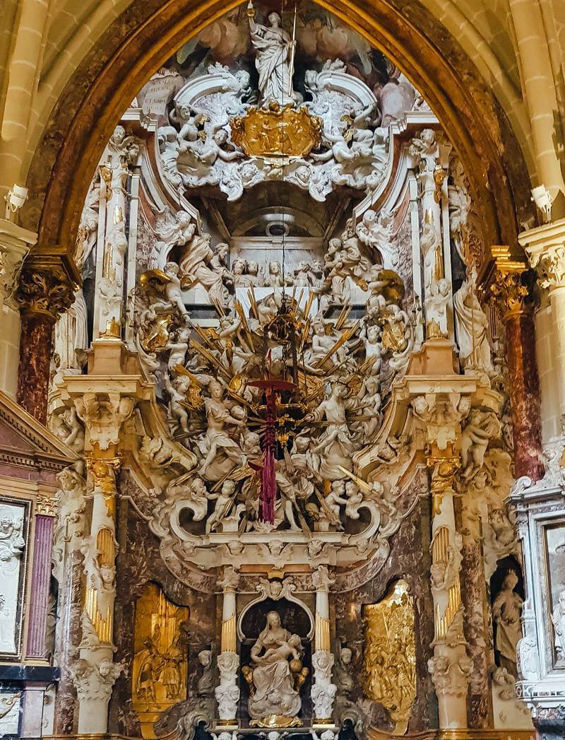 flight attendant in Toledo cathedral