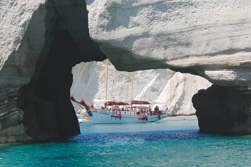kleftiko boat tour milos greece