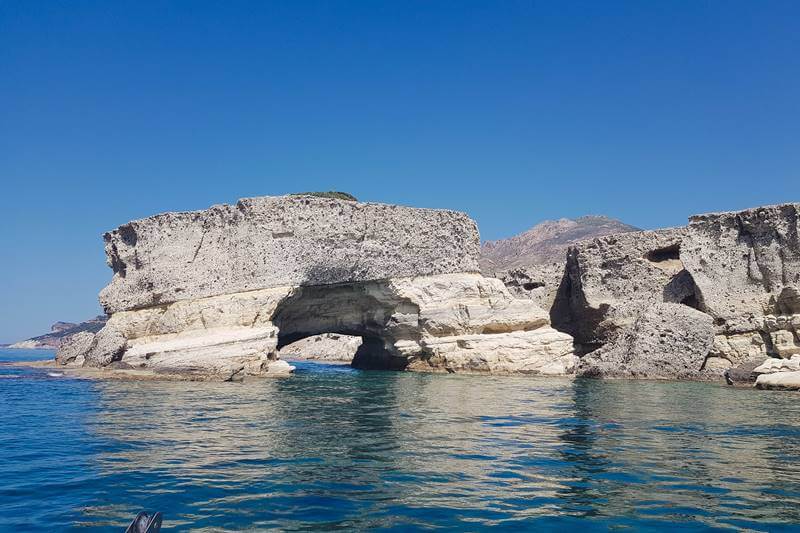 relaxing boat tour in Kleftiko Bay Milos