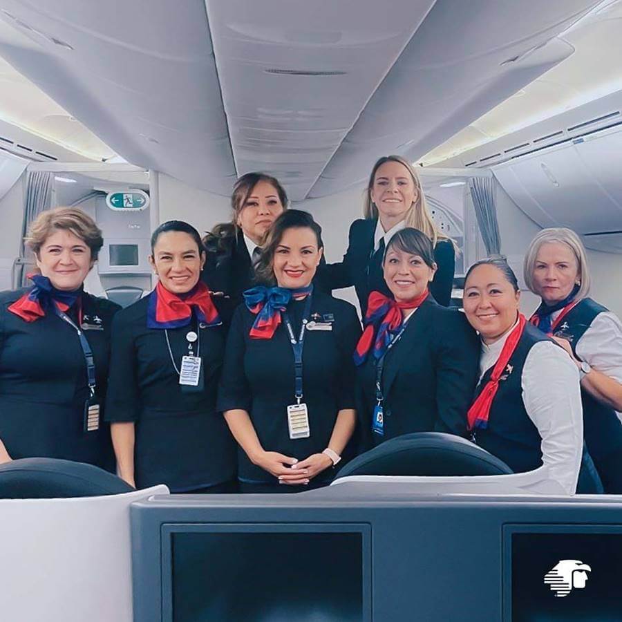 aeromexico female crew team