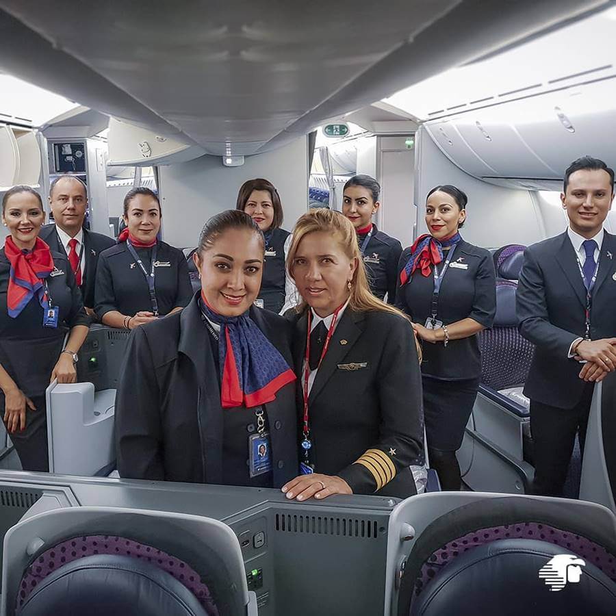 aeromexico flight attendant requirements