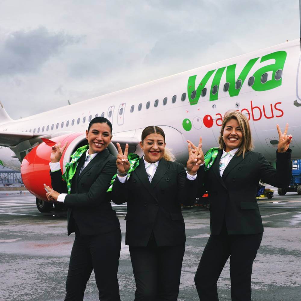 viva aerobus flight attendants