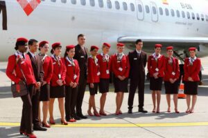 volotea male and female flight attendants