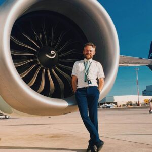 Flyr male flight attendant engine