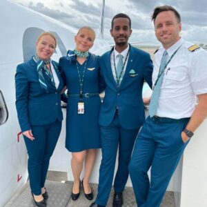 Flyr pilot and flight attendants step
