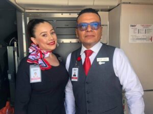 TAR Aerolineas male and female flight attendants
