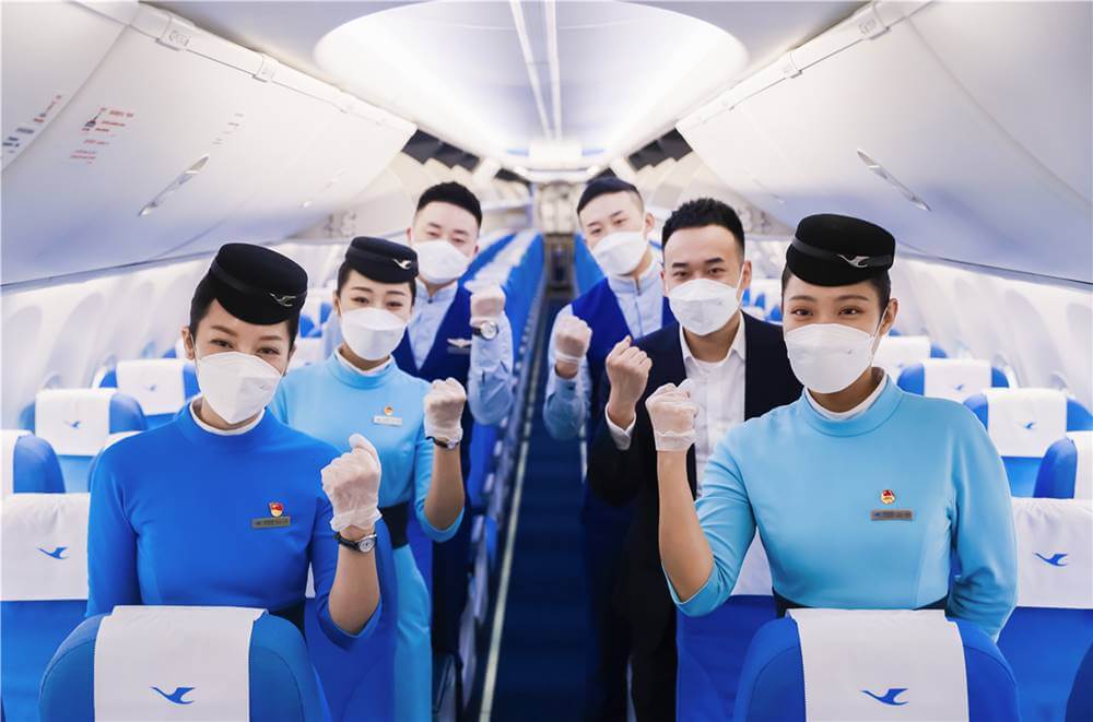 Xiamen Airlines male and female flight attendants