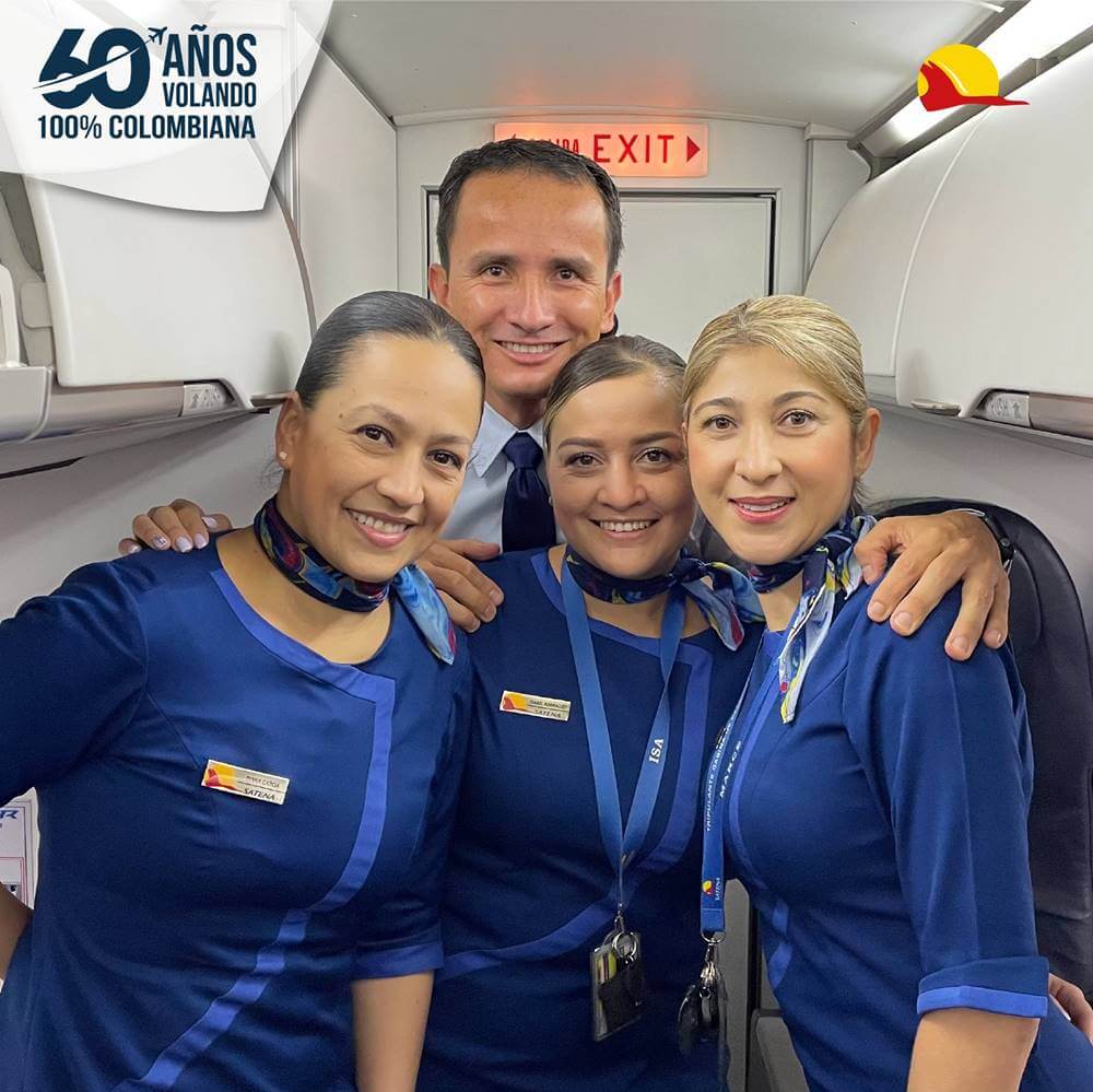 Satena pilot and flight attendants