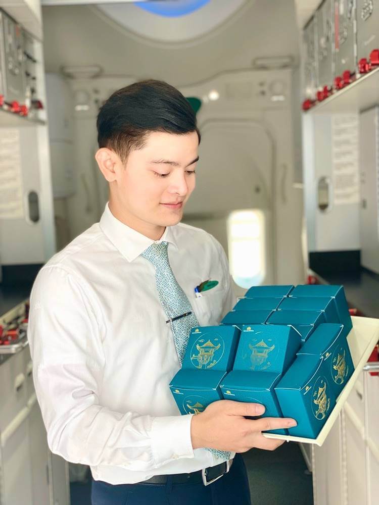 Vietnam Airlines male flight attendant
