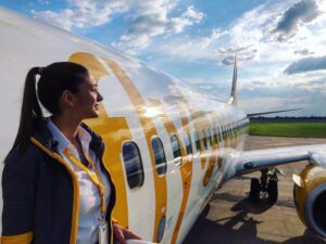 Flybondi female flight attendant horizon