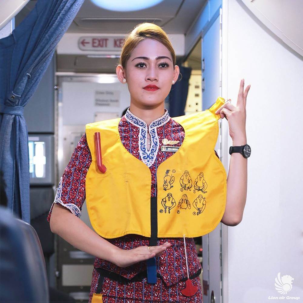 Lion Air female flight attendant safety demo