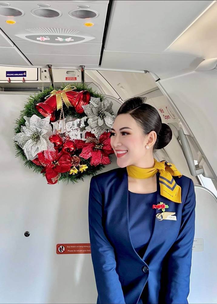 Pacific Airlines female flight attendant xmas