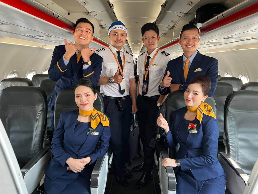 Pacific Airlines female flight attendants and pilot cabin