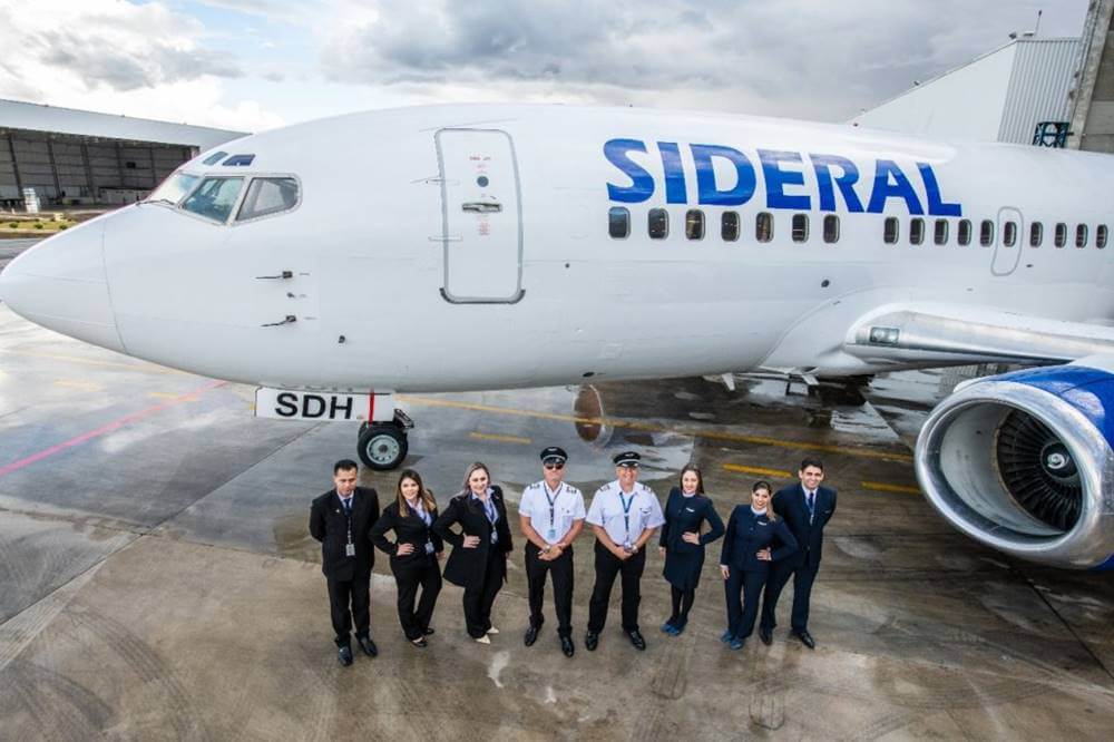 Sideral pilots and flight attendants tarmac