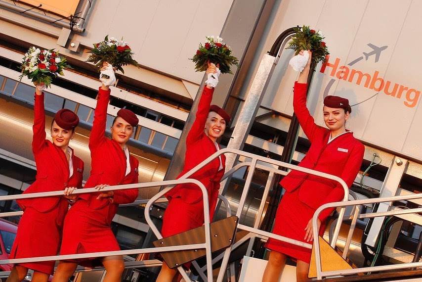 Albawings flight attendants flowers