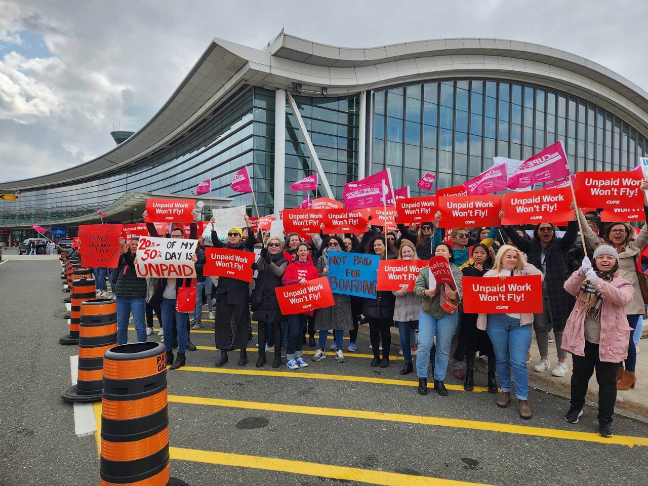 canada flight attendants protest unpaid work salary