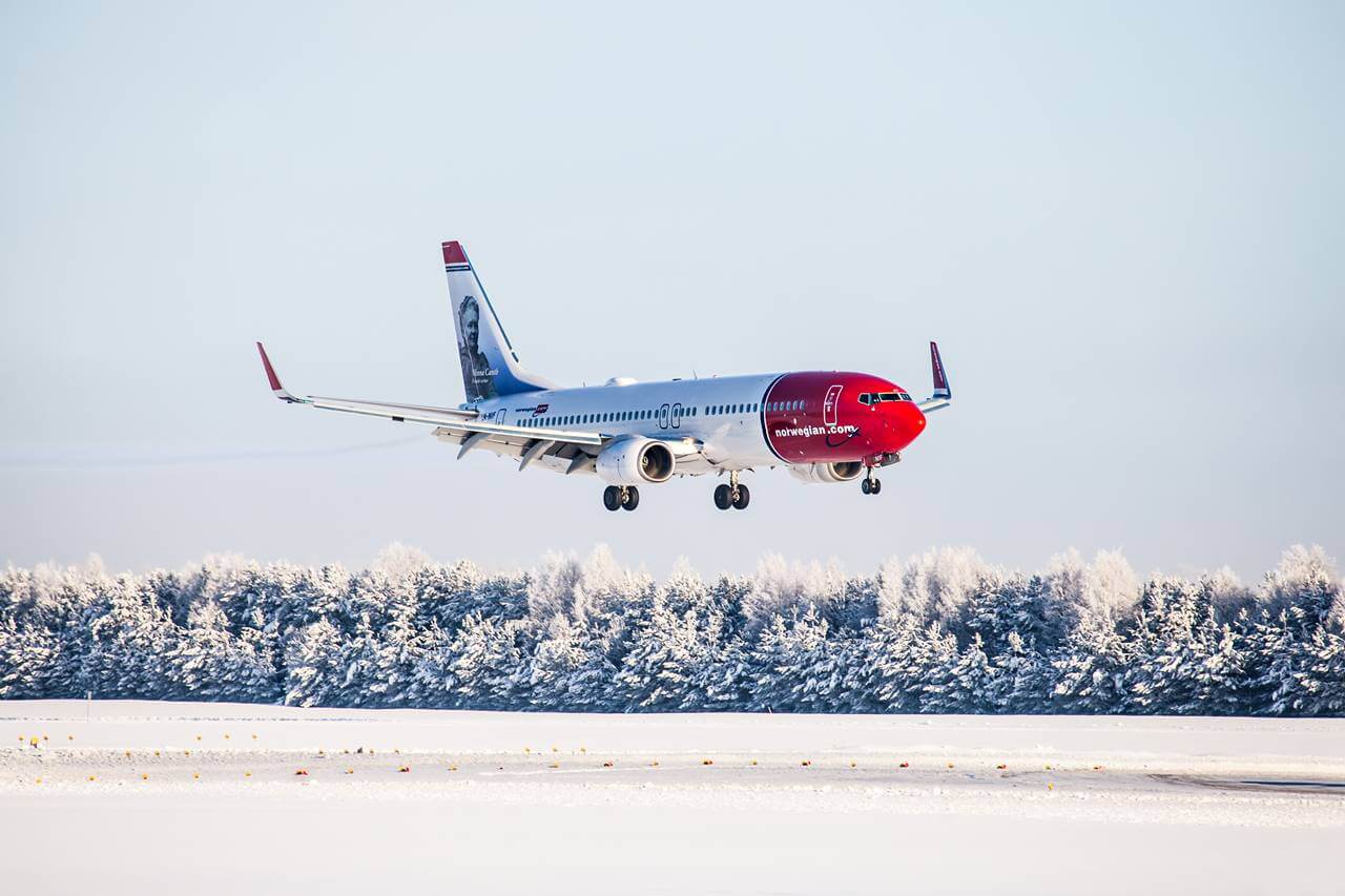 norweigan airlines plane