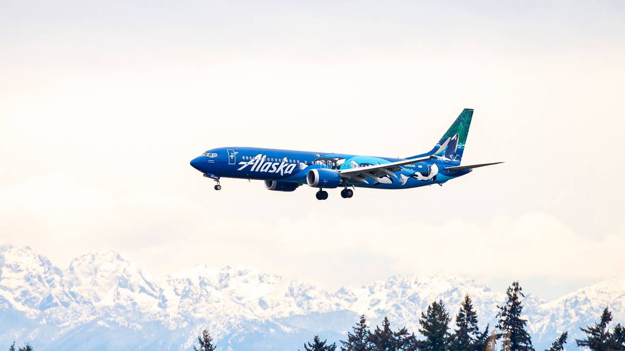 alaska airlines plane