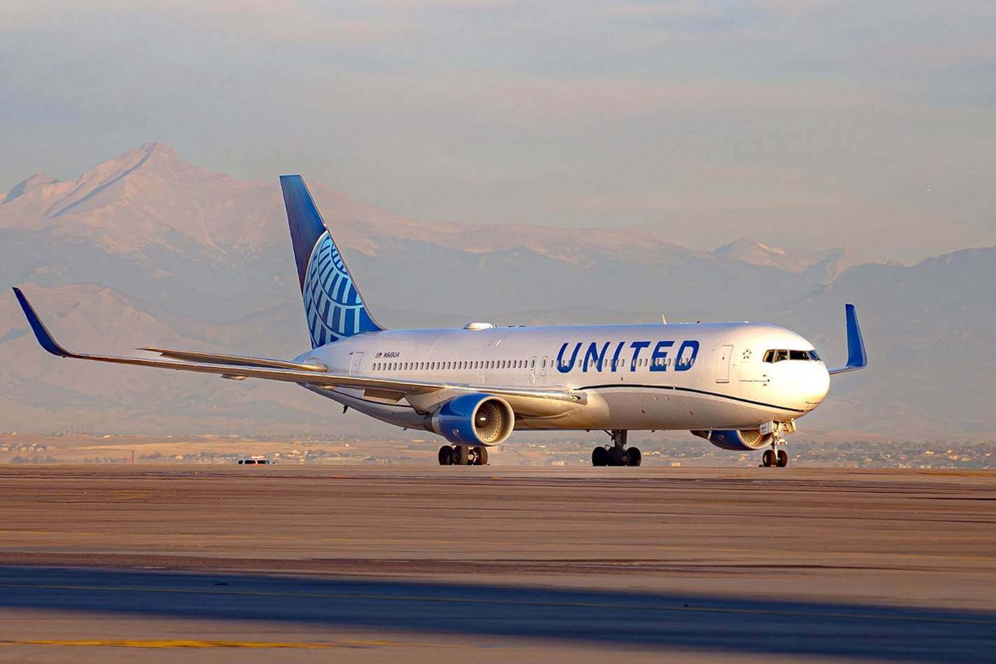 United Airlines Bases for pilots and United Airlines Hub Locations for flight attendants