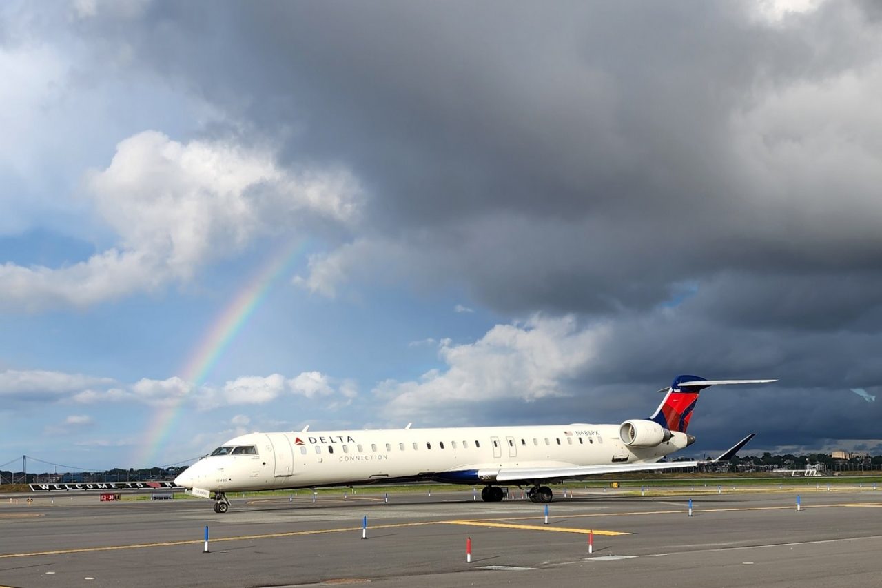 Endeavor Air for pilots and Endeavor Air Hub Locations for flight attendants